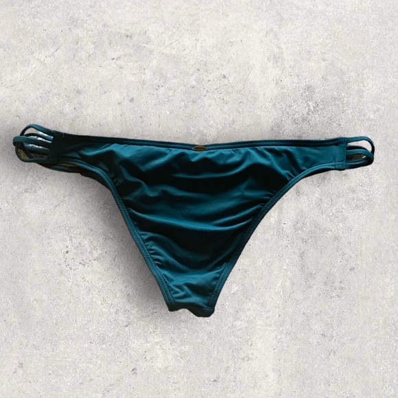 NWT Beautiful XL O’Neill Swimsuit Emerald Green Straps New Condition. Swimwear! - Picture 6 of 7